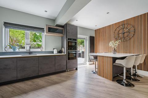 4 bedroom semi-detached house for sale, The Close, Bexley