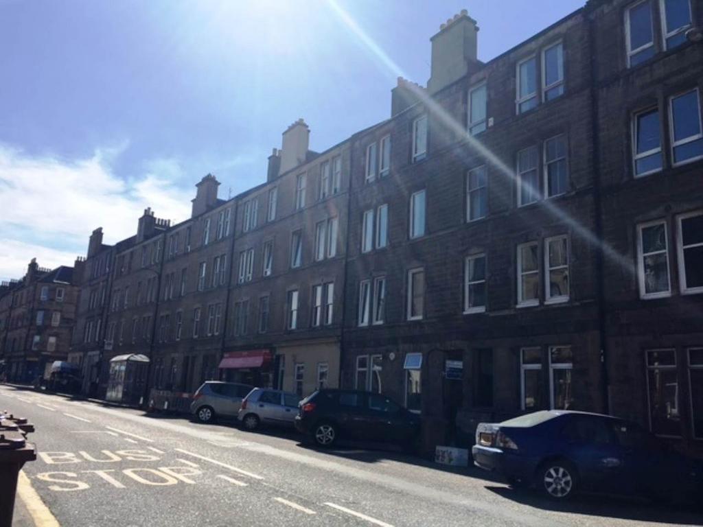 Apartment in Abbeyhill - View 2
