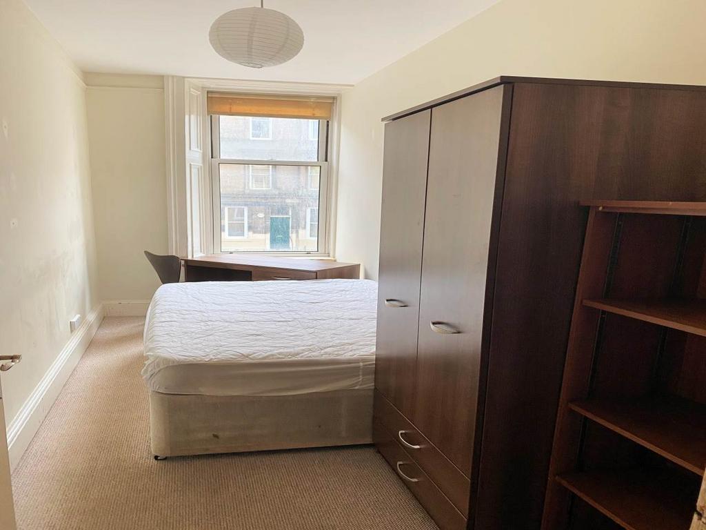Apartment in Abbeyhill - More