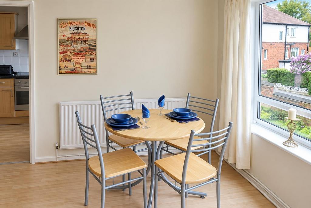 Apartment in Leeds, Chapel Allerton - View 3