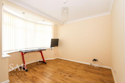 4 bedroom terraced house to rent, Glamis Crescent, Hayes, UB3
