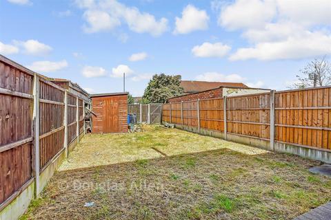 3 bedroom end of terrace house for sale, Upminster Road South, Rainham RM13