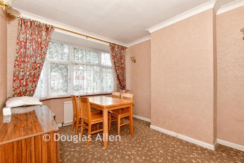 3 bedroom end of terrace house for sale, Upminster Road South, Rainham RM13