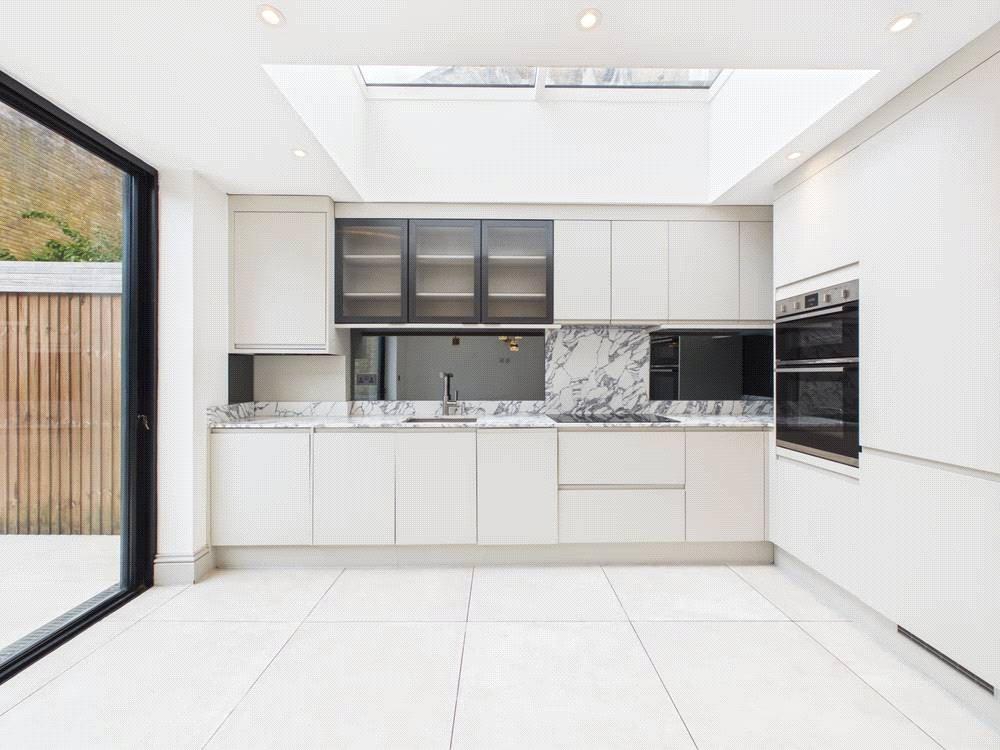 House in London - View 2