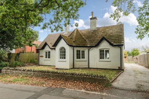 3 bedroom bungalow for sale, Lymington Road, Highcliffe, Christchurch, BH23