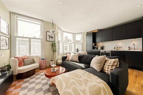 2 bedroom flat for sale, Leander Road, London SW2
