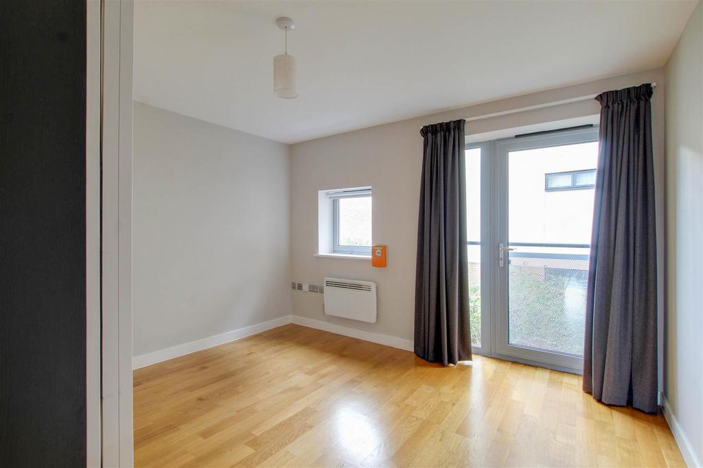 Apartment in Cambridge, Cambridgeshire - View 5