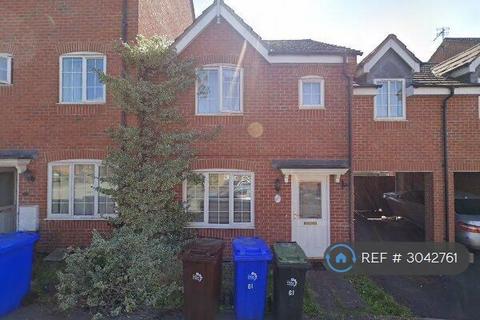 4 bedroom semi-detached house to rent, Godwin Way, Stoke-On-Trent, ST4