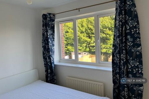 4 bedroom semi-detached house to rent, Godwin Way, Stoke-On-Trent, ST4