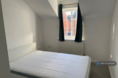 4 bedroom semi-detached house to rent, Godwin Way, Stoke-On-Trent, ST4