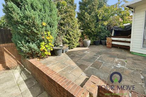 4 bedroom detached house to rent, Richard Road, Barnsley S71