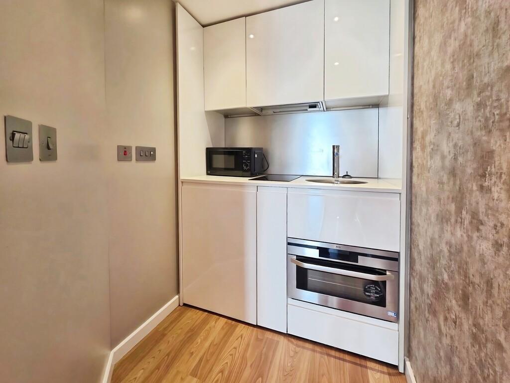 Apartment in Leeds, West Yorkshire - View 2