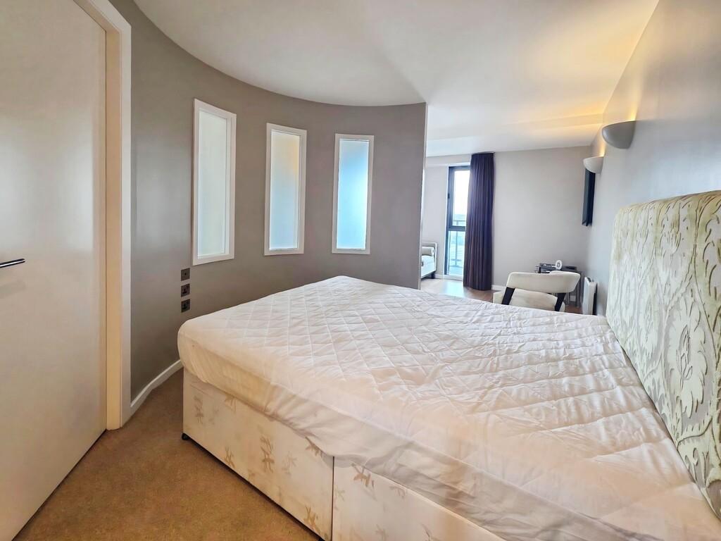 Apartment in Leeds, West Yorkshire - View 5