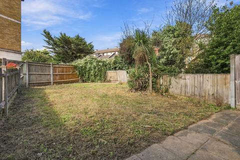 4 bedroom townhouse for sale, Silvertown, London E16