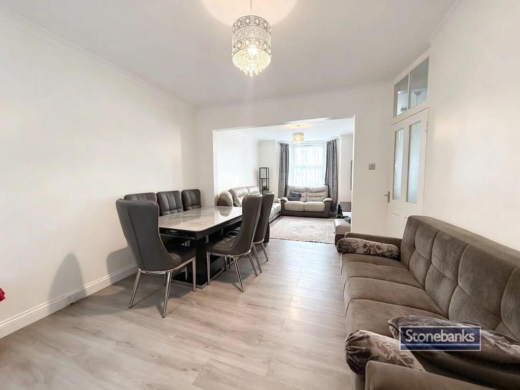 House in Uxbridge - View 4