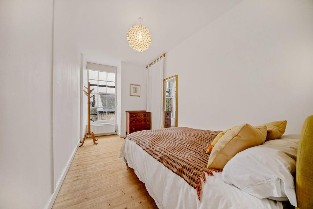 Apartment in Edinburgh - More