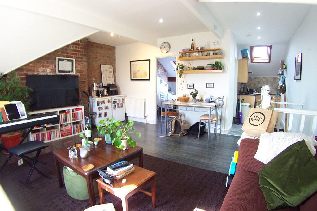 Apartment in Leeds, West Yorkshire - View 2