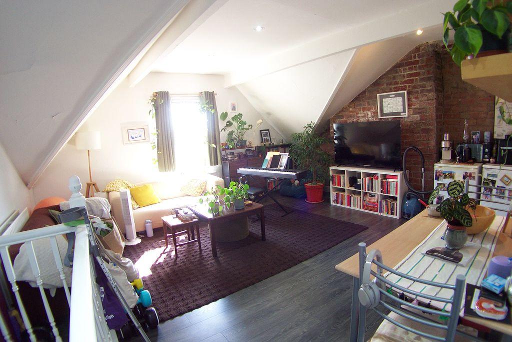Apartment in Leeds, West Yorkshire - More