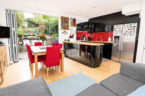 4 bedroom house for sale, Manor Way, Banstead