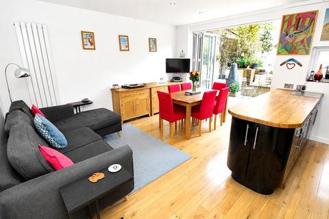 4 bedroom house for sale, Manor Way, Banstead
