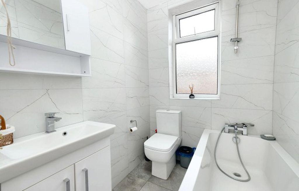 House in Salford - View 4