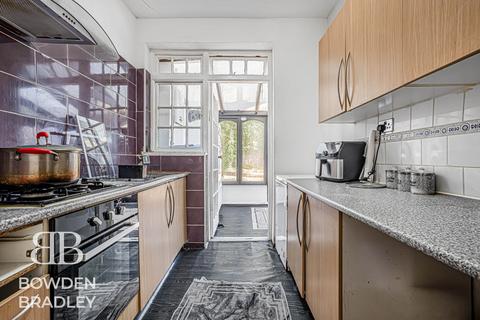 4 bedroom end of terrace house for sale, Cranley Drive, Ilford, IG2