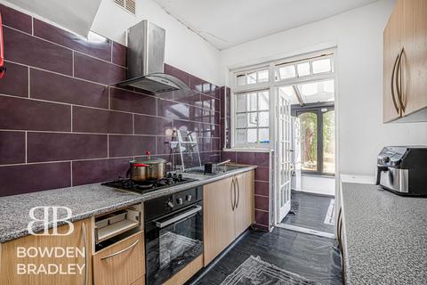 4 bedroom end of terrace house for sale, Cranley Drive, Ilford, IG2