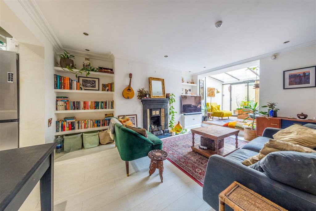 Apartment in Hove, Brunswick - View 4