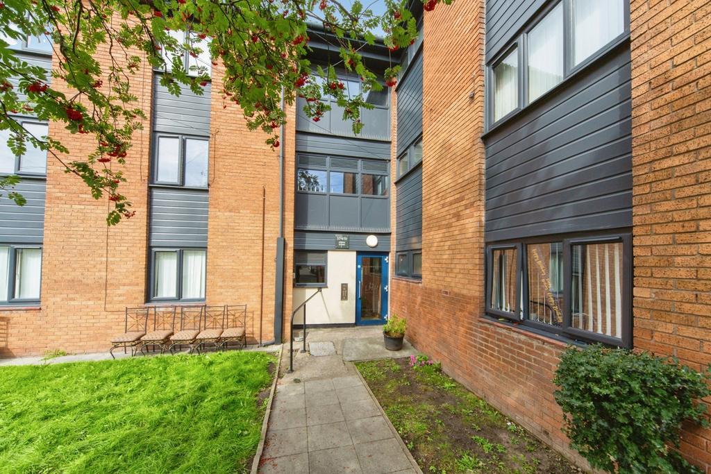 Apartment in Merseyside - More