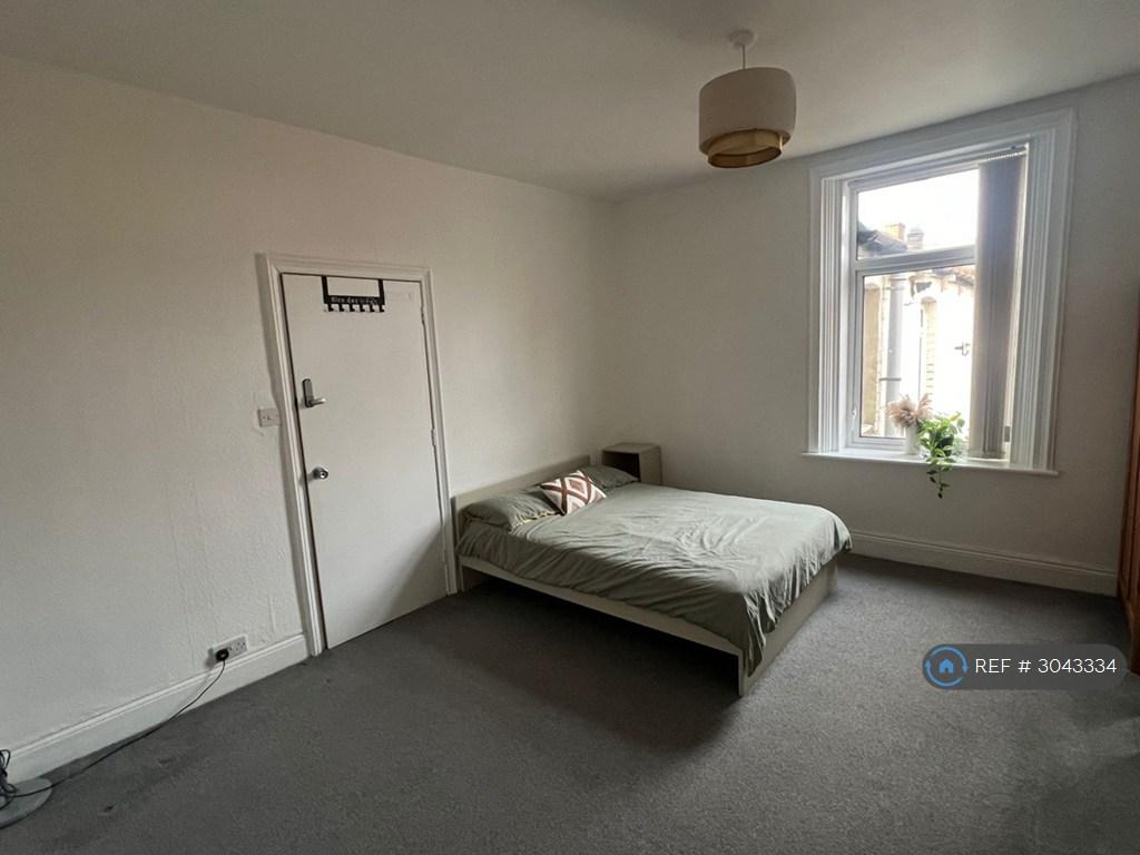 House in Newcastle - View 4
