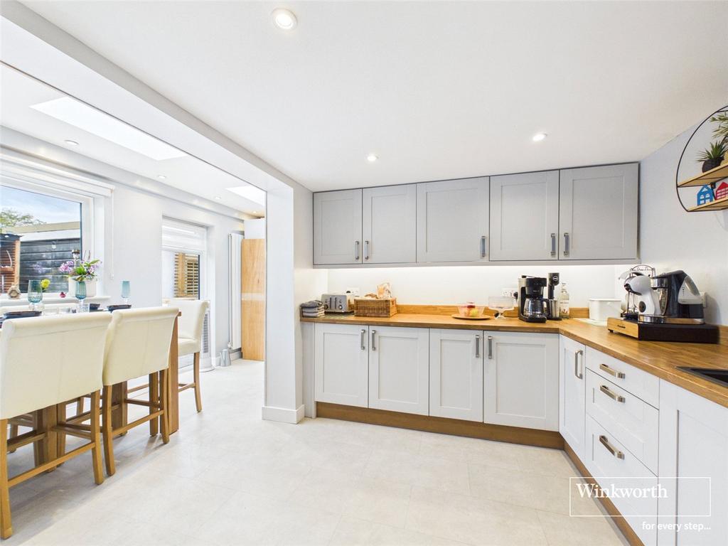 House in Reading, The Triangle, Tilehurst - View 4