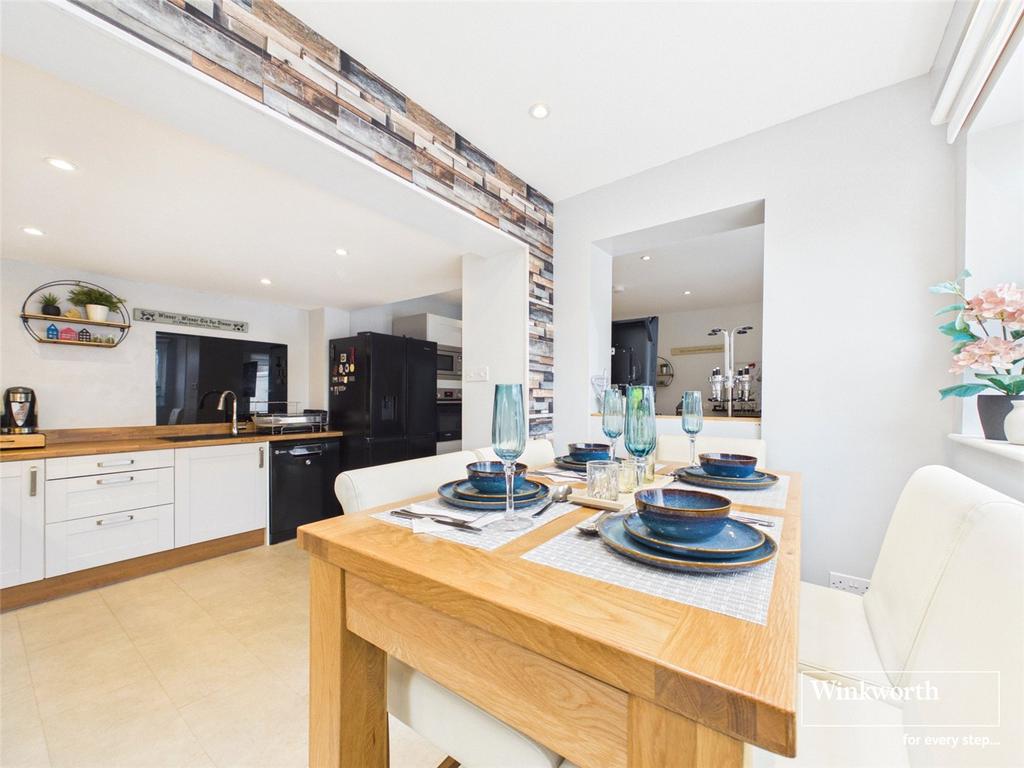 House in Reading, The Triangle, Tilehurst - View 5
