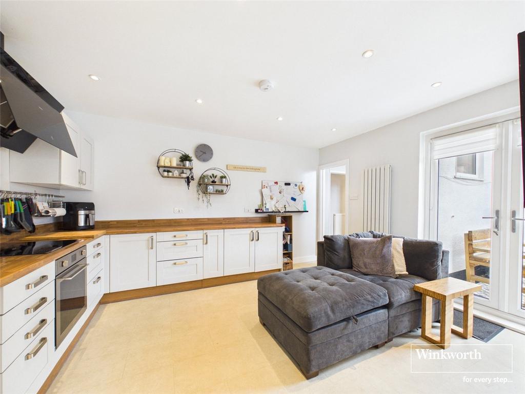 House in Reading, The Triangle, Tilehurst - More