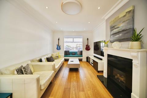 4 bedroom semi-detached house for sale, The Limes Avenue, London, N11
