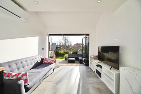 4 bedroom semi-detached house for sale, The Limes Avenue, London, N11