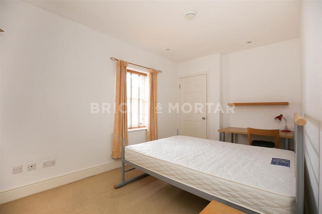 House in Newcastle Upon Tyne - View 5