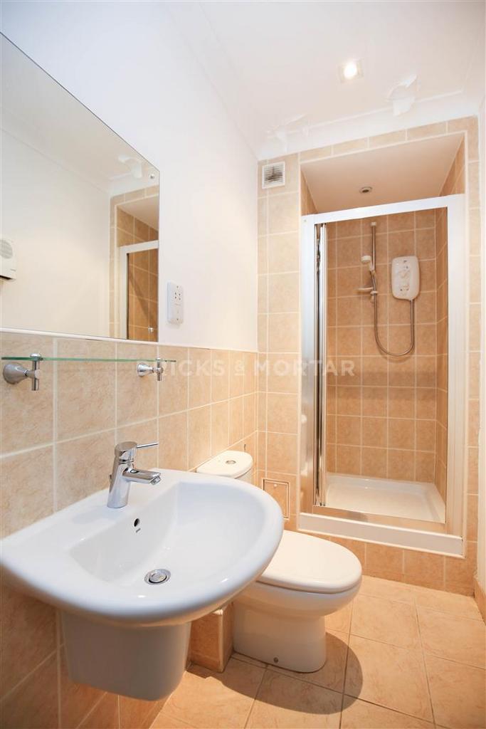 House in Newcastle Upon Tyne - More