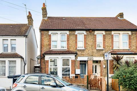 2 bedroom flat to rent, Regina Road, Southall, UB2