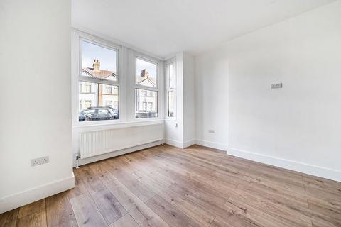 2 bedroom flat to rent, Regina Road, Southall, UB2