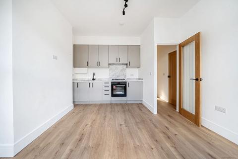 2 bedroom flat to rent, Regina Road, Southall, UB2