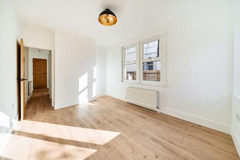 2 bedroom flat to rent, Regina Road, Southall, UB2