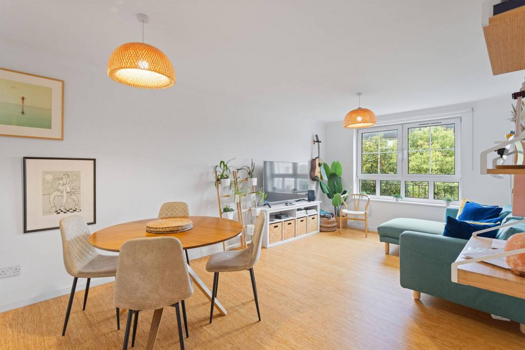 Apartment in Edinburgh, Leith Central - View 2