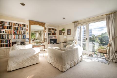 3 bedroom flat to rent, Warwick Drive London SW15