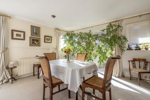 3 bedroom flat to rent, Warwick Drive London SW15
