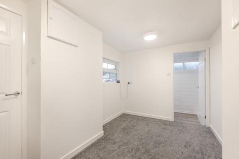 3 bedroom terraced house to rent, Wold Court, Deeside CH5