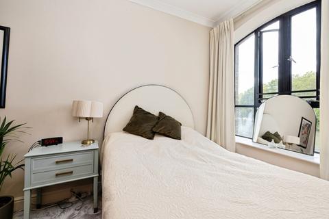 1 bedroom flat for sale, Burrells Wharf Square, London, E14