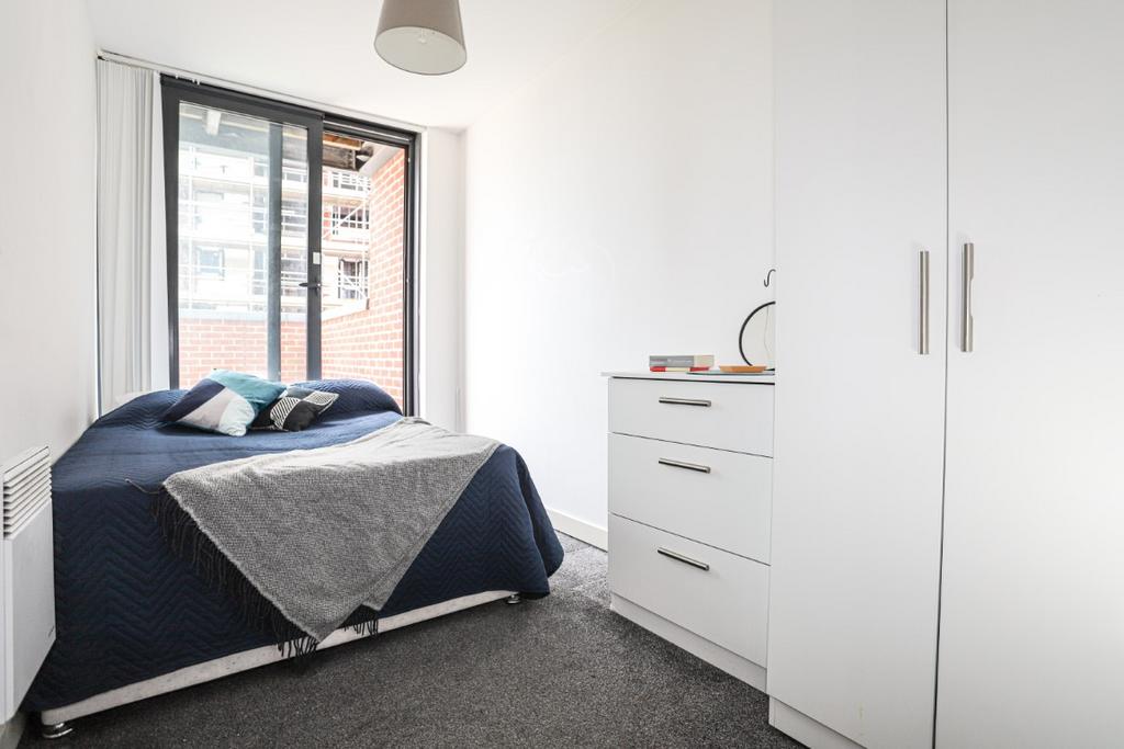 Apartment in Liverpool - More