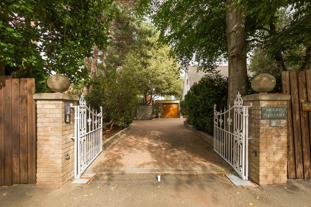 House in Edinburgh, Colinton - View 3