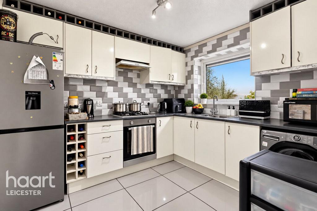 Apartment in Leicester, Beaumont Leys - View 4