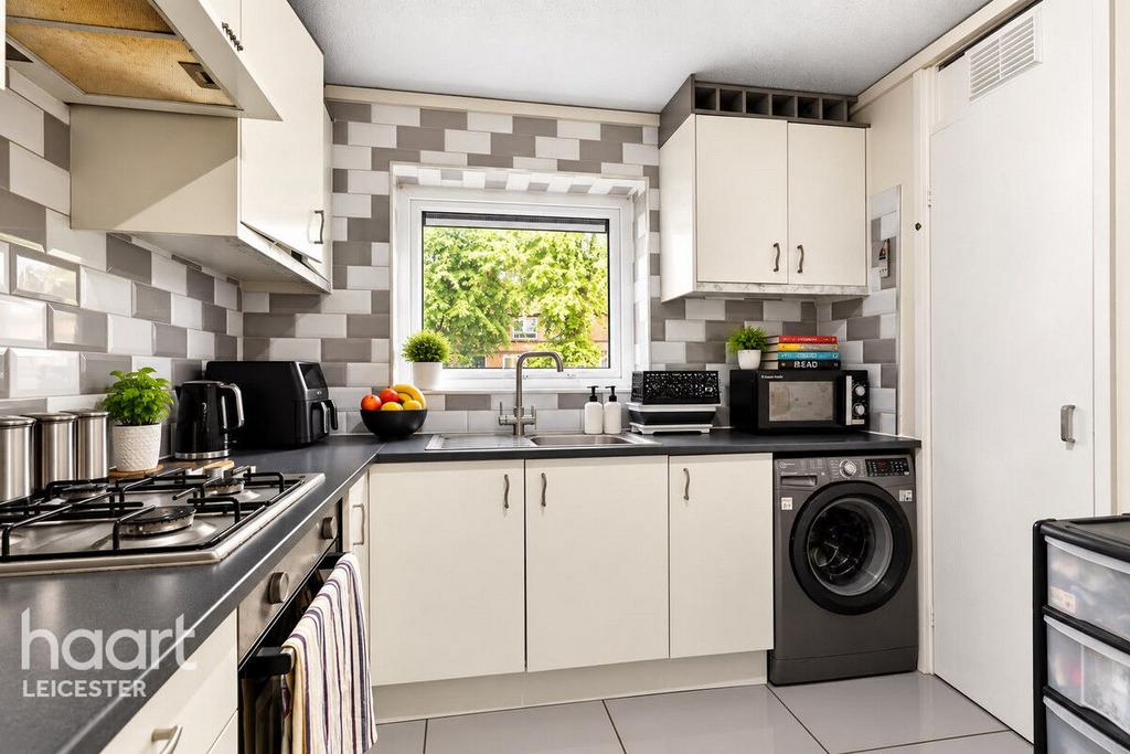 Apartment in Leicester, Beaumont Leys - More